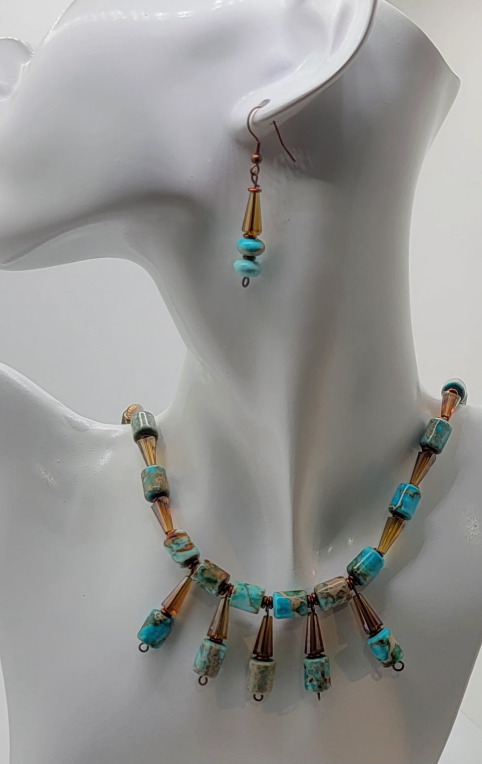Ocean Blue Impression Jasper and Flute Shaped Crystals Necklace Set