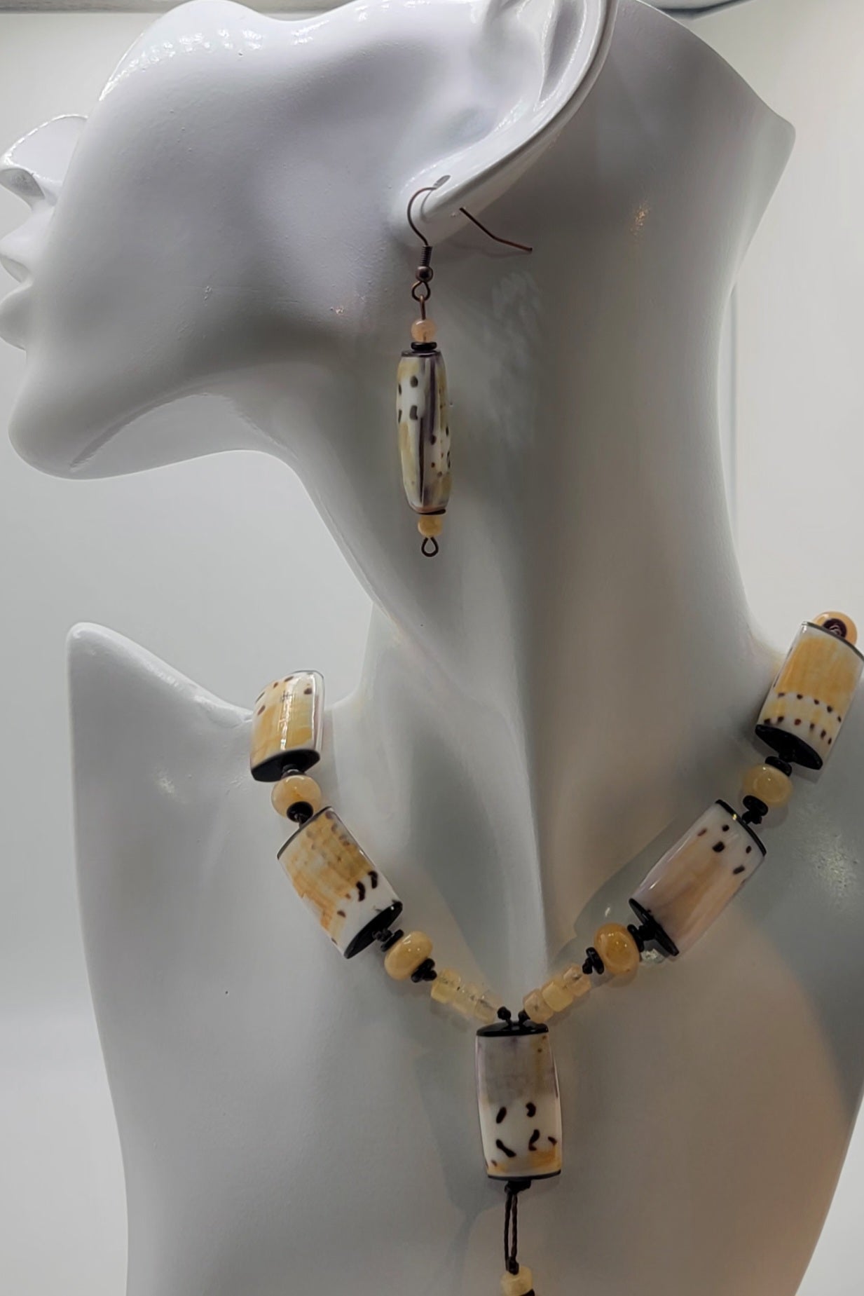 Shells and Yellow Jade Necklace Set